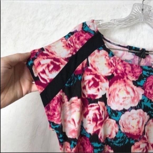 Suzie In The City Pink Large Rose Print Top - Picture 3 of 8